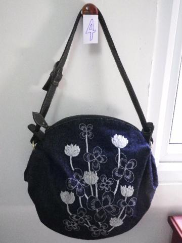 クローバの刺繍を使ったバッグ