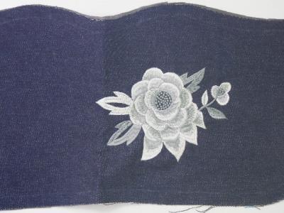 ミシン刺繍の薔薇