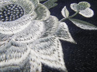 ミシン刺繍の薔薇
