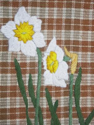 手刺繍の水仙