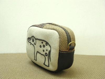 象の刺繍・小さいポーチ
