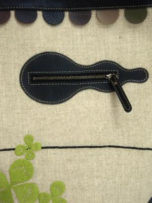 きりん刺繍、革ショルダーバッグ