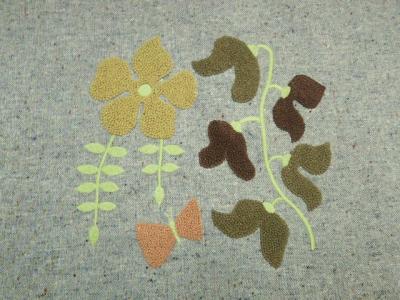 フレンチノットの花の刺繍