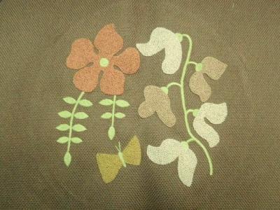 フレンチノットの花の刺繍