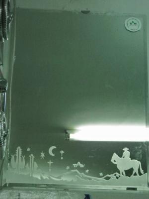 馬と砂漠の絵の鏡。
