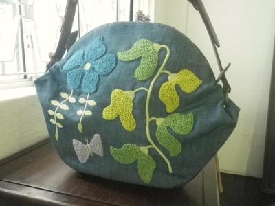 フレンチの花刺繍