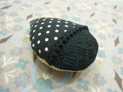 刺繍泪ブローチと刺繍バッグチャーム