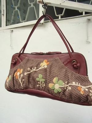 シメジの花刺繍・ハンドバッグ