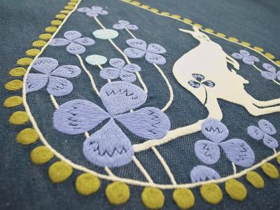 カンガルーとクローバー刺繍""