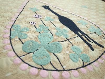 キリンとクローバー刺繍