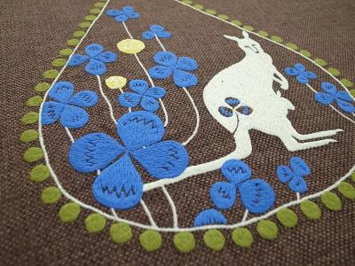 カンガルーとクローバー刺繍