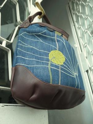 刺繍バッグ、蓮