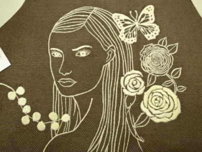 ↑『振り向く女』刺繍