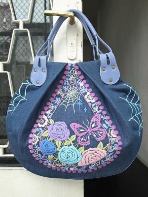 丸底トートバッグ・綺麗な花には棘がある刺繍