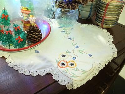 アンティーク刺繍の敷物