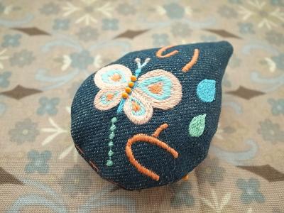刺繍ブローチ