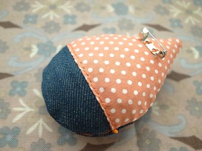 刺繍ブローチ