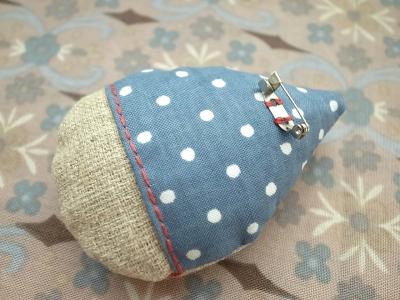 刺繍ブローチ