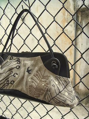 「冬のツバメ刺繍」ハンドバッグ