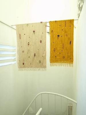 手刺繍スカーフ
