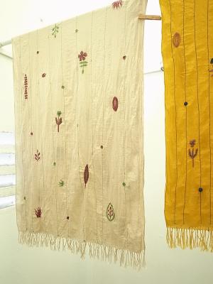 手刺繍スカーフ