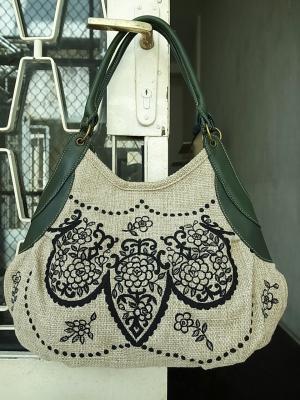 グラニーバッグ・レース刺繍