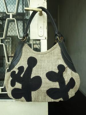 「サボテンの木」刺繍。