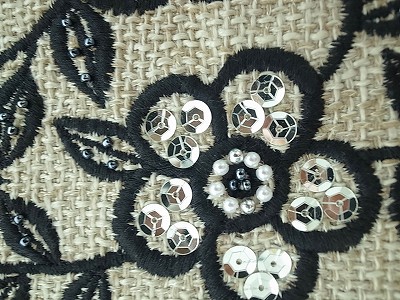 レース刺繍、スパンコール付き