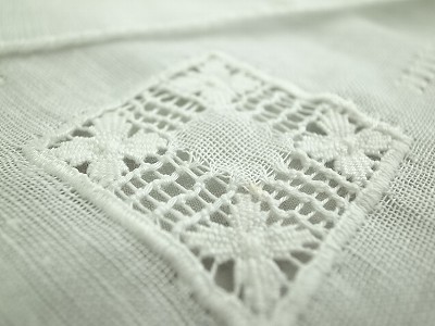 ドロンワーク刺繍