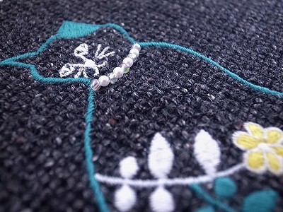ビーズ猫刺繍