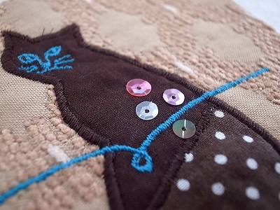 見返り猫刺繍