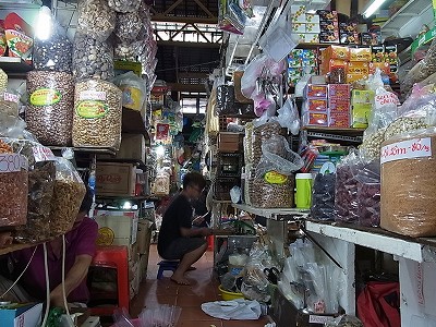 タンディン市場の乾物屋さん