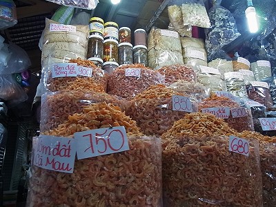 タンディン市場の乾物屋さん