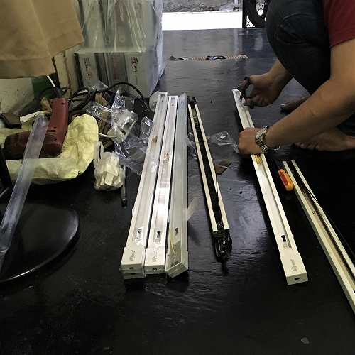 ダクトレールの交換ホーチミンで