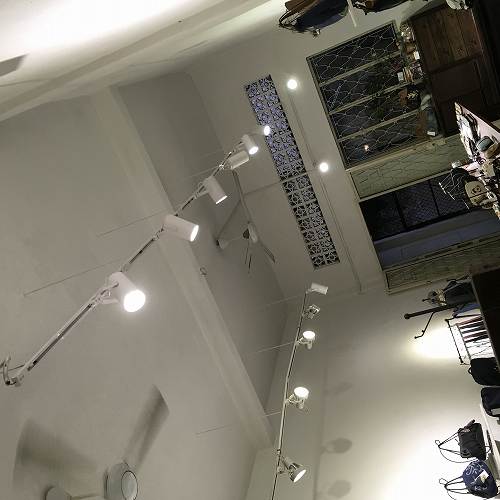 ダクトレールの交換ホーチミンで