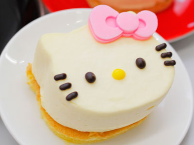 手のひらサイズの キティちゃんケーキ A Diary ほっと一息おうちバル