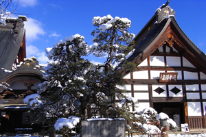 雪化粧した恵林寺