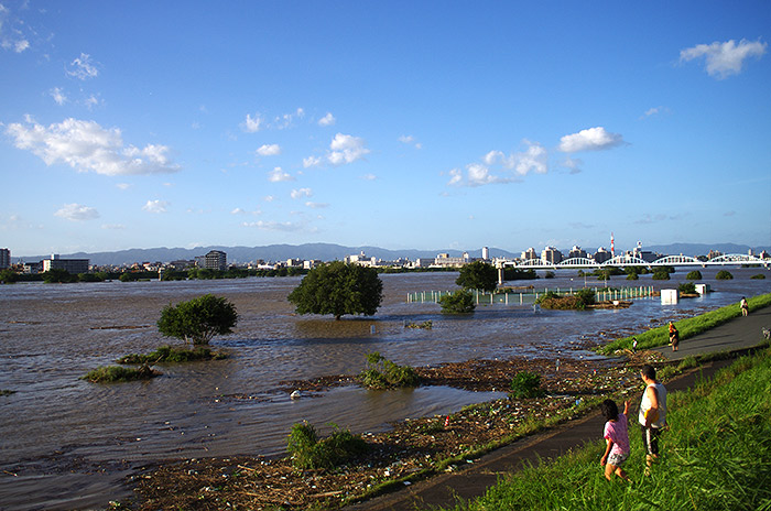 台風18号 淀川 河川敷 水没
