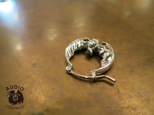 MAGICAL DESIGN シルバーピアス　コウモリ　BAT EARRING MAGICAL DESIGN シルバーピアス コウモリ BAT EARRING Amazon