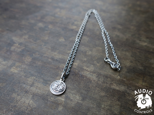 マジカルデザイン　シルバーピアス　チベッコツ TIBEKKOTSU EMBLEM PENDANT | AUDIO BLOG