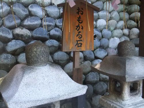 おもかる石