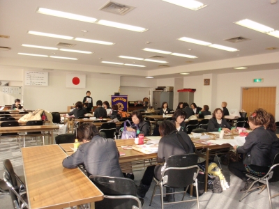 それぞれブロックに分かれて話し合い