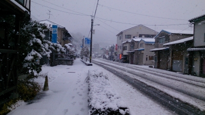 雪の事務所前
