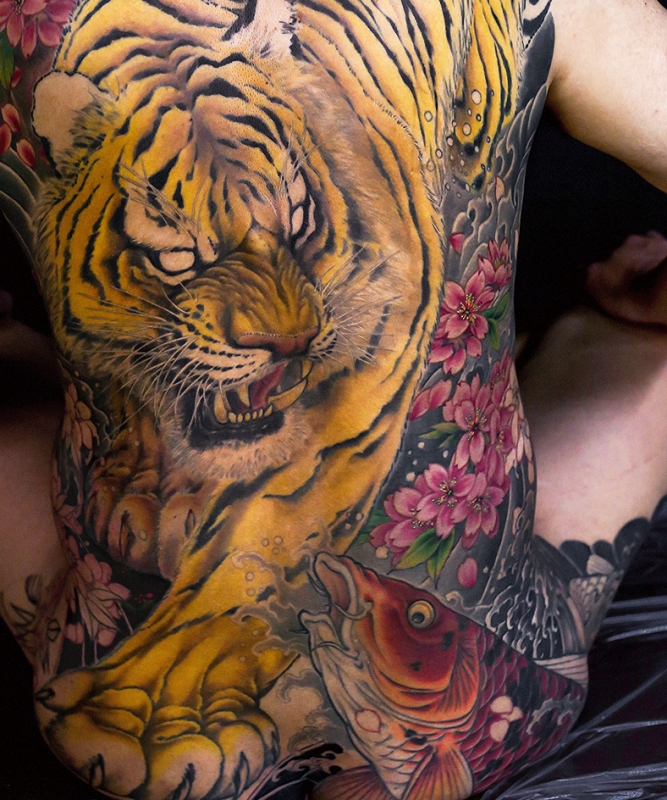 猛虎 桜 背中一面 製作中 | YK-TATTOO BLOG