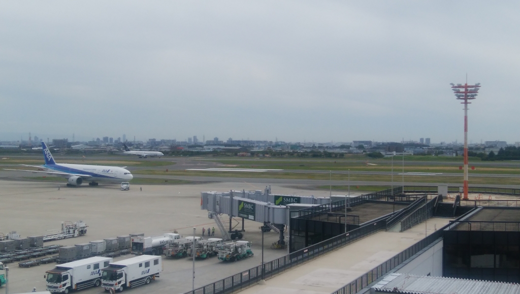伊丹空港 展望デッキにて 北海道 最東端からの不定期通信