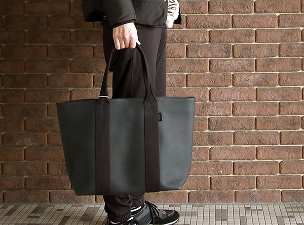 hobo シュリンクレザートート ブラック.jpg