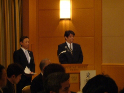 司会を務める山代部長