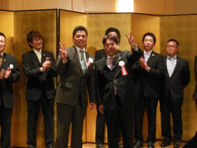 新旧会長の記念写真