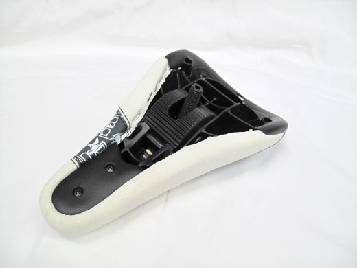 ANIMAL * CUSH STRIP SEAT * WHITE入荷してます！ | シオカゼ