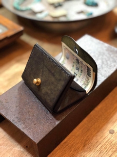 スカンクとアルマジロ 掬い縫いの中財布 ハバナ革 04 ラピス